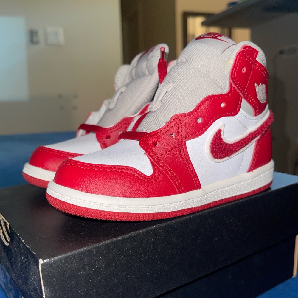 Jordan 1 Retro High OG (TD) varsity red